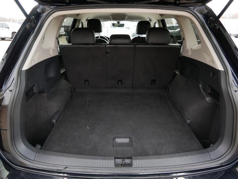 Used 2018 Volkswagen Tiguan SE image 17