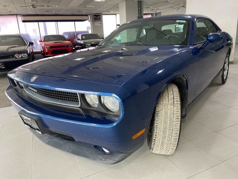 Used 2009 Dodge Challenger SE image 3