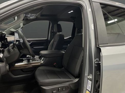 Used 2025 Chevrolet Silverado 1500 LT image 4