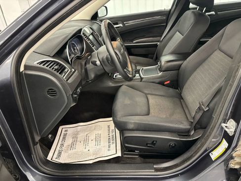 Used 2018 Chrysler 300 Touring image 38