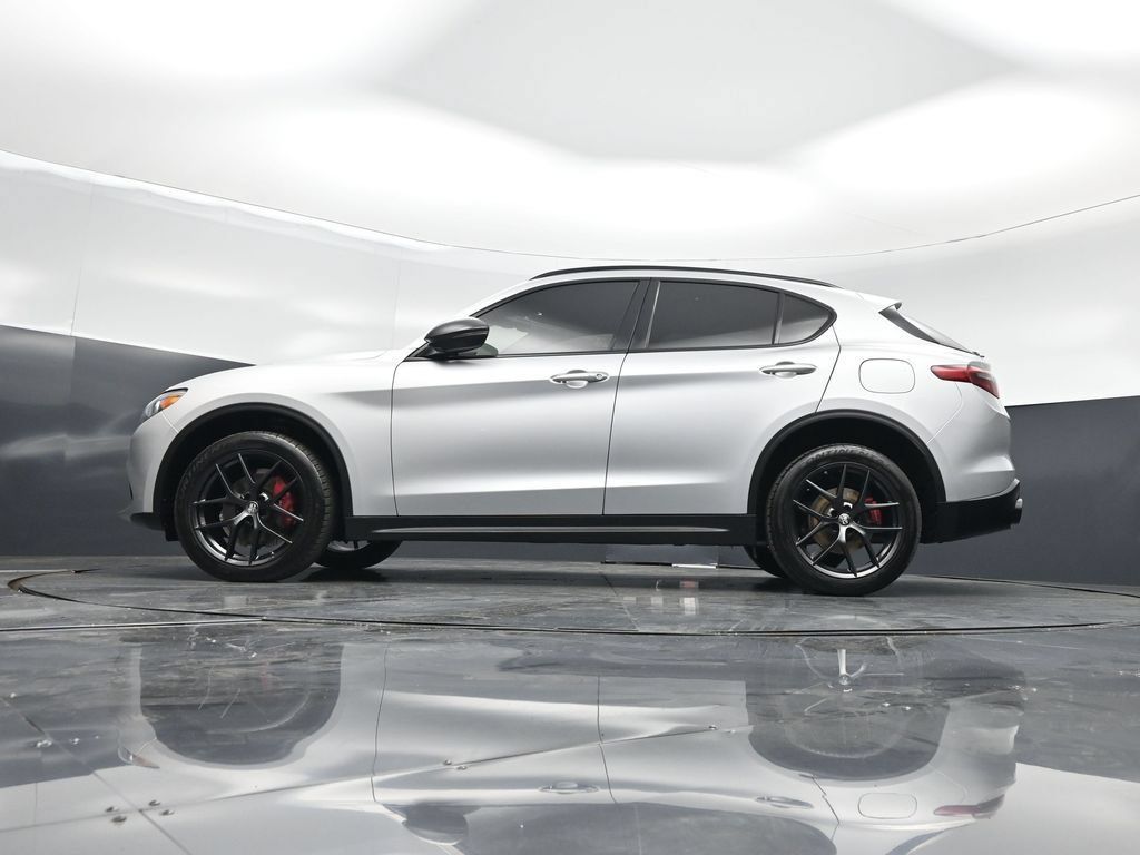 Used 2020 Alfa Romeo Stelvio w/ Nero Edizione RWD image 48