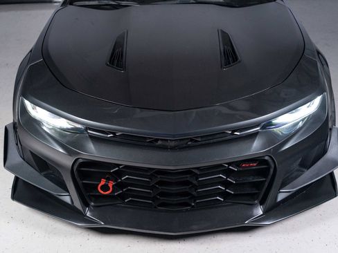 Used 2018 Chevrolet Camaro SS RWD image 34