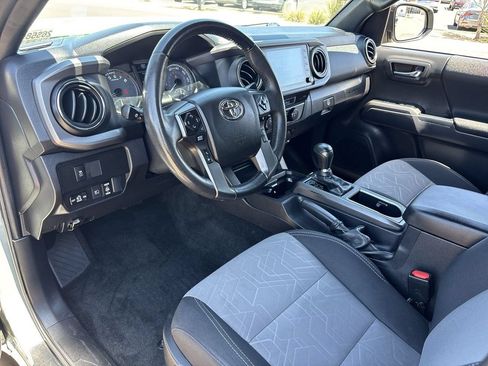 Used 2022 Toyota Tacoma TRD Off-Road AWD/4WD image 15