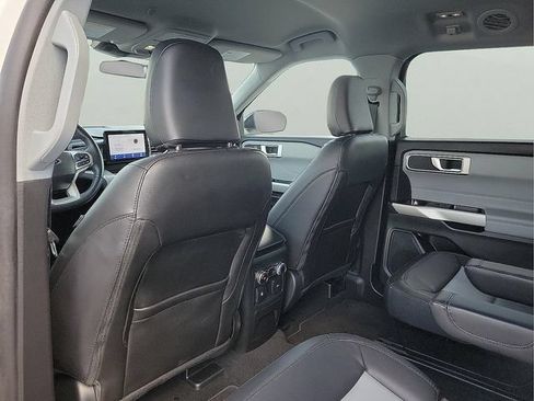 Used 2023 Ford Explorer XLT w/ Equipment Group 202A AWD/4WD image 14