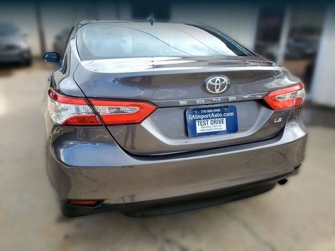 Used 2019 Toyota Camry LE FWD image 8