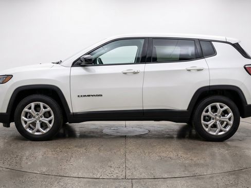 Used 2025 Jeep Compass Latitude AWD/4WD image 5