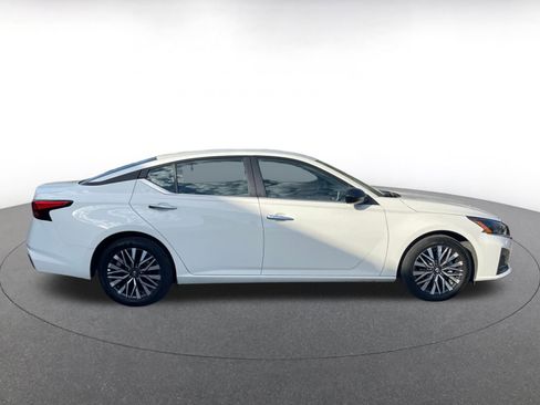 Used 2025 Nissan Altima 2.5 SV image 15