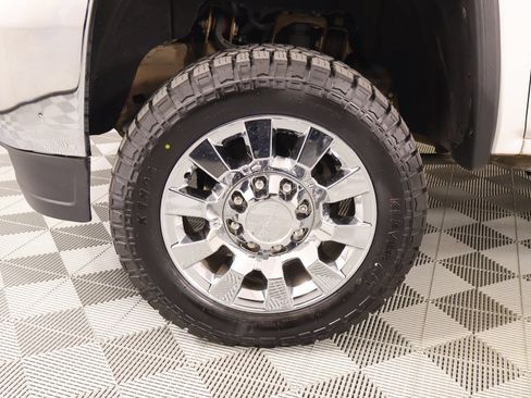 Used 2019 GMC Sierra 2500 SLT w/ Duramax Plus Package AWD/4WD image 17