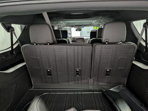 Used 2025 Chevrolet Suburban Premier image 18