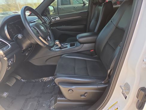 Used 2022 Jeep Grand Cherokee Laredo X image 10