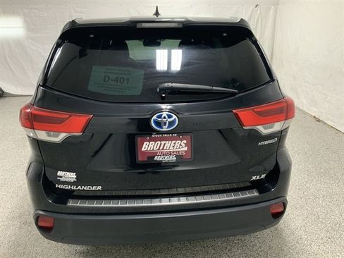 Used 2017 Toyota Highlander XLE image 6