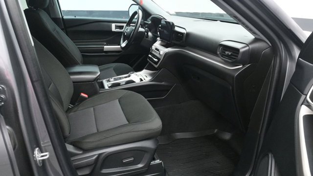 Used 2023 Ford Explorer XLT AWD/4WD image 10