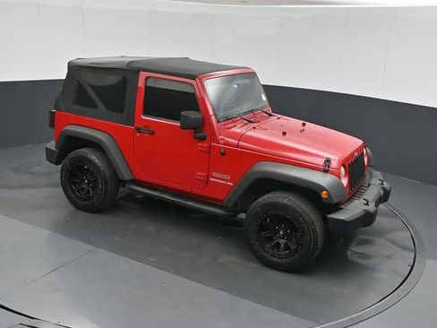 Used 2011 Jeep Wrangler Sport w/ Connectivity Group AWD/4WD image 28