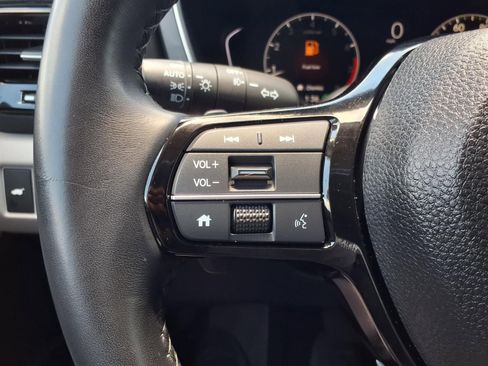 Used 2025 Honda Pilot Touring image 16