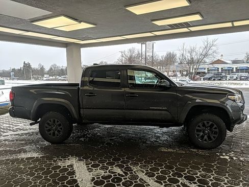 Used 2023 Toyota Tacoma SR5 w/ Technology Package image 4