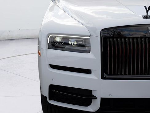 Used 2022 Rolls-Royce Cullinan Black Badge AWD/4WD image 14