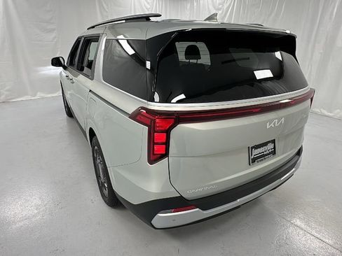 New 2026 Kia Carnival EX FWD image 5