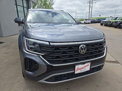 Used 2024 Volkswagen Atlas Cross Sport SE AWD/4WD image 15