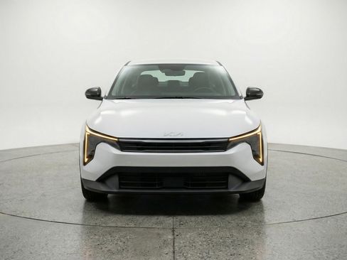 Used 2025 Kia K4 LXS FWD image 2