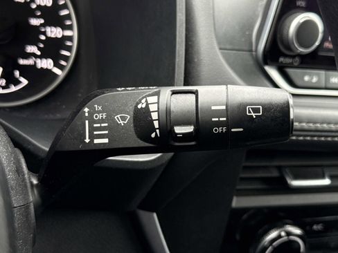 Used 2023 Nissan Rogue S image 17