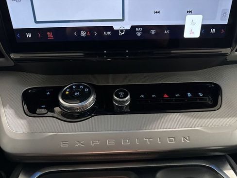 Used 2025 Ford Expedition Active image 10