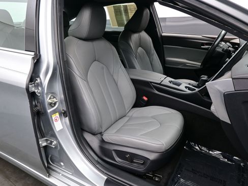 Used 2019 Toyota Avalon XLE image 13