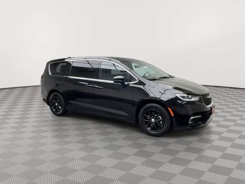 Used 2025 Chrysler Pacifica Select FWD image 39