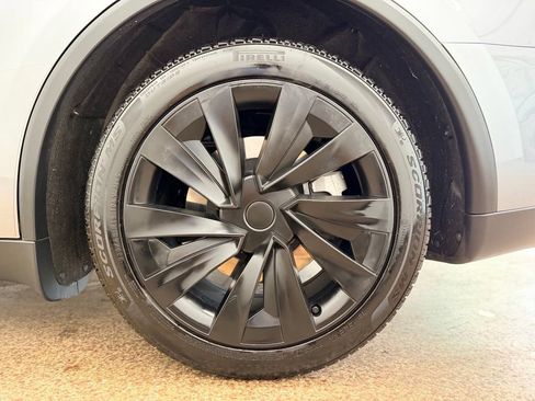 Used 2026 Tesla Model Y AWD image 25