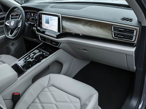 New 2026 Volkswagen Atlas SE image 40