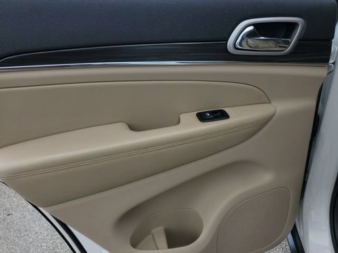 Certified 2019 Jeep Grand Cherokee Limited AWD/4WD image 16