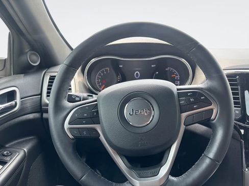 Used 2019 Jeep Grand Cherokee Altitude AWD/4WD image 14