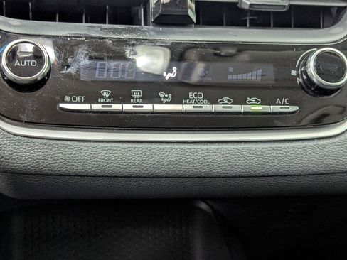 Used 2022 Toyota Corolla LE image 25