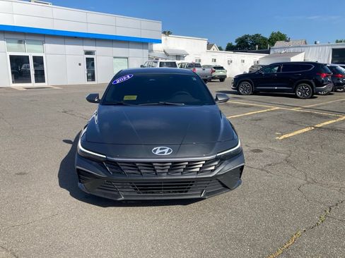 Used 2024 Hyundai Elantra SEL FWD image 2