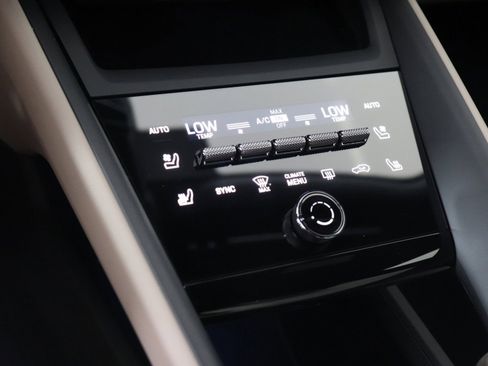 Used 2025 Porsche Macan Electric image 34