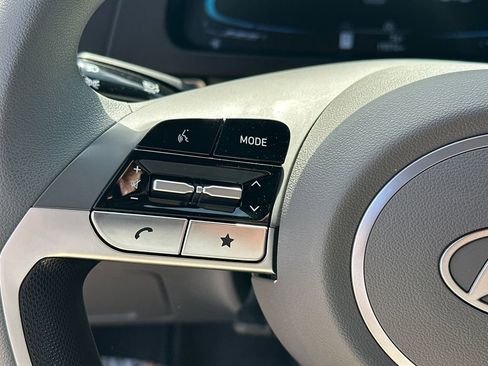 Used 2025 Hyundai Elantra SE image 24