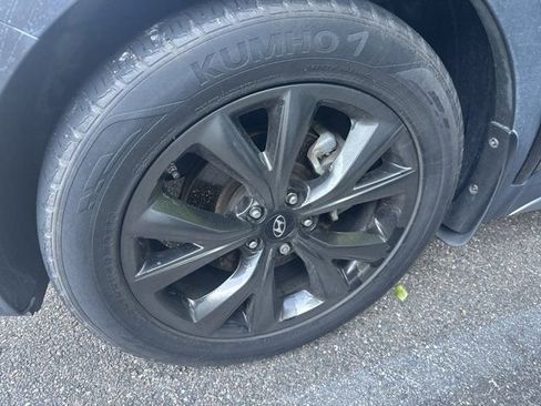 Used 2018 Hyundai Santa Fe Sport w/ Cargo Package FWD image 8