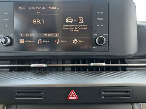 Used 2024 Kia Carnival LX image 10