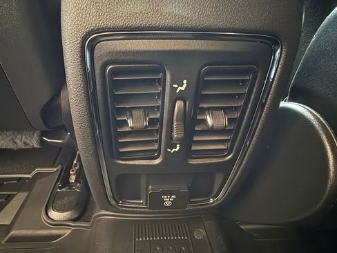 Used 2021 Jeep Grand Cherokee Laredo X AWD/4WD image 17
