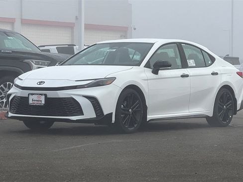 New 2026 Toyota Camry SE Nightshade image 8