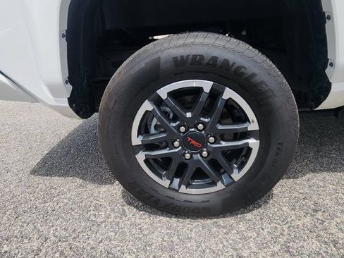 Used 2025 Toyota Tacoma TRD Sport w/ TRD Sport Premium Package AWD/4WD image 9