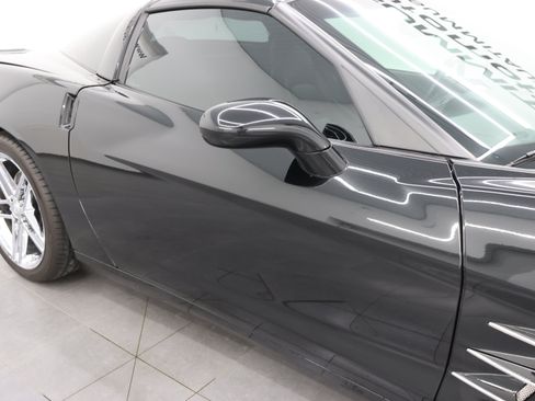 Used 2005 Chevrolet Corvette Coupe w/ Preferred Equipment Group RWD image 19