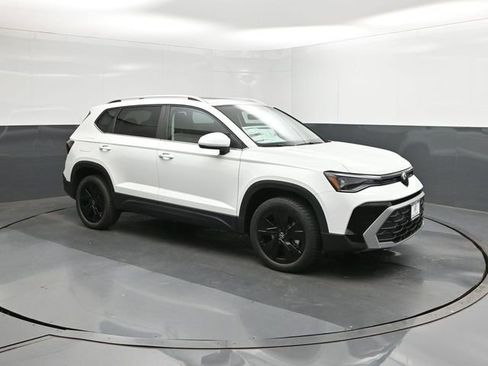 New 2026 Volkswagen Taos SE image 26