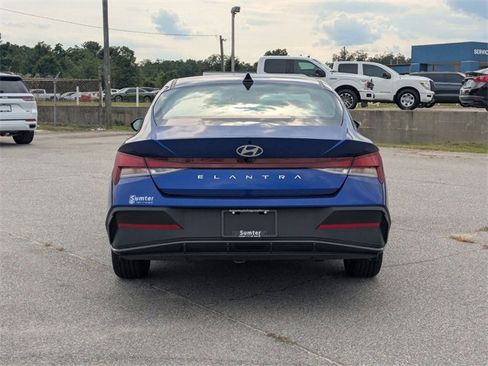 Used 2024 Hyundai Elantra SEL image 4
