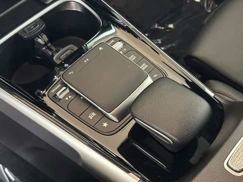 Used 2023 Mercedes-Benz GLB 250 image 31