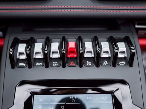 Used 2021 Lamborghini Huracan EVO image 62