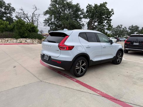 Certified 2025 Volvo XC40 B5 Core AWD/4WD image 6