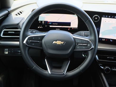 Used 2026 Chevrolet Traverse LT FWD image 13