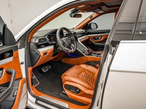 Used 2022 Lamborghini Urus AWD/4WD image 46
