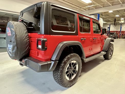 Used 2022 Jeep Wrangler Unlimited Rubicon w/ Cold Weather Group AWD/4WD image 11