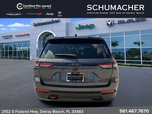 Used 2022 Jeep Grand Cherokee Trailhawk AWD/4WD image 6